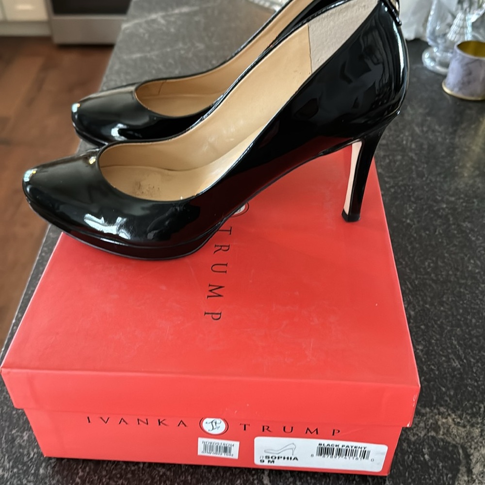 Ivanka Trump black patent leather pumps